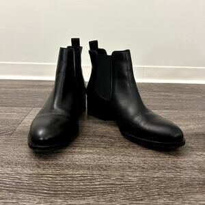 NWOT Barneys New York Black Leather Shearling Lined Chelsea Boots Made in Italy